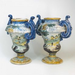 Regence | Bils Céramiques Paire De Vases En Faience De Naples Ou Terchi - Debut Du Xviiie Siecle