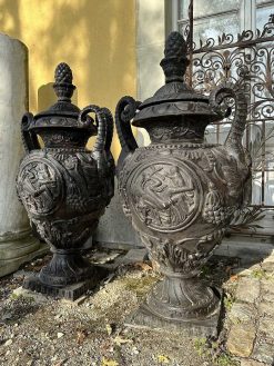 Materiaux & Architecture | Frédéric Brossy Paire De Grands Vases Couverts En Fonte De Fer