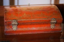 Objets De Vitrine | Galerie Pellat de Villedon Paire De Boites De Toilettes En Vernis Rouge Et Or D'Epoque Louis Xiv