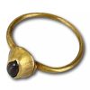 Bijouterie, Joaillerie | Matthew Holder Bague Etrier Medievale Sertie D'Un Grenat Cabochon, Angleterre 13E/14E Siecle