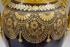 Restauration | L'Egide Antiques Grande Paire De Vases Ovoides, Paysages Et Fond Bleu Roi, Schoelcher A Paris