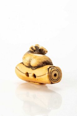 Arts D'Asie | Mastromauro Japanese Art Netsuke En Ivoire Figurant Une Souris Sur Une Bougie Renversee