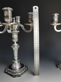 Luminaires | L'orfèvrerie lyonnaise Christofle - Paire De Candelabres En Metal Argente