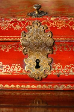 Objets De Vitrine | Galerie Pellat de Villedon Paire De Boites De Toilettes En Vernis Rouge Et Or D'Epoque Louis Xiv