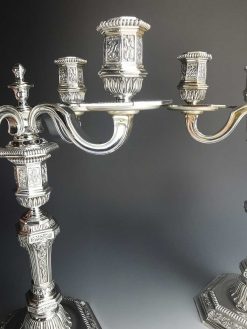 Luminaires | L'orfèvrerie lyonnaise Christofle - Paire De Candelabres En Metal Argente