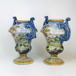 Regence | Bils Céramiques Paire De Vases En Faience De Naples Ou Terchi - Debut Du Xviiie Siecle