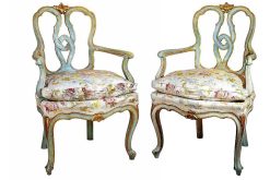 Louis Xv | Galleria Sinigaglia Paire De Fauteuils Venitiens En Bois Laque Et Dore, Milieu Du Xviiie Siecle