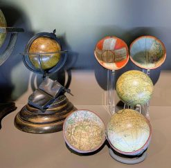 Collections | Subert Globe Terrestre Miniature. Newton & Son, Londres, Post 1833, Ante 1858