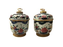 Regence | Galerie Bordet Paire De Pots Couverts D'Epoque Kangxi