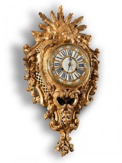 Horloges, Cartels | Isabelle Chalvignac Cartel En Bois Sculpte Dore Epoque Debut Louis Xv Vers 1730