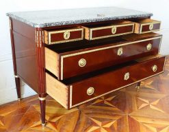 Louis Xvi | GSLR Antiques Commode Louis Xvi En Acajou