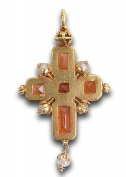 Xvie Siecle Et Avant | Matthew Holder Pendentif Croix En Or, Grenat Hessonite Et Perle, Xvie Siecle