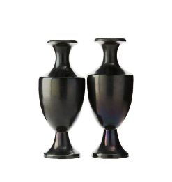 Directoire | Galerie Golovanoff Paire De Vases Paire De Vases Neo-Classiques Noirs Sur Fond Rouge , Ph Lundgren