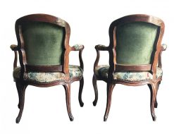 Sieges | Subert Paire De Fauteuils En Noyer, Recouverts De Broderies Au Petit Point, Turin Vers 1750