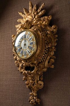 Horloges, Cartels | Isabelle Chalvignac Cartel En Bois Sculpte Dore Epoque Debut Louis Xv Vers 1730