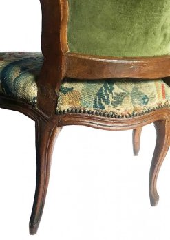 Sieges | Subert Paire De Fauteuils En Noyer, Recouverts De Broderies Au Petit Point, Turin Vers 1750