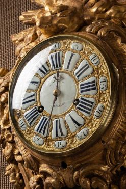 Horloges, Cartels | Isabelle Chalvignac Cartel En Bois Sculpte Dore Epoque Debut Louis Xv Vers 1730