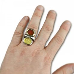 Bijouterie, Joaillerie | Matthew Holder Bague Contemporaine En Argent Et Or Avec Une Intaille Romaine D'Erotes En Lutte