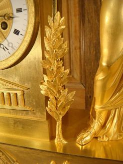 Restauration | Antiquaires Balzeau & Brion Pendule En Bronze Dore Representant Minerve, Debut Restauration